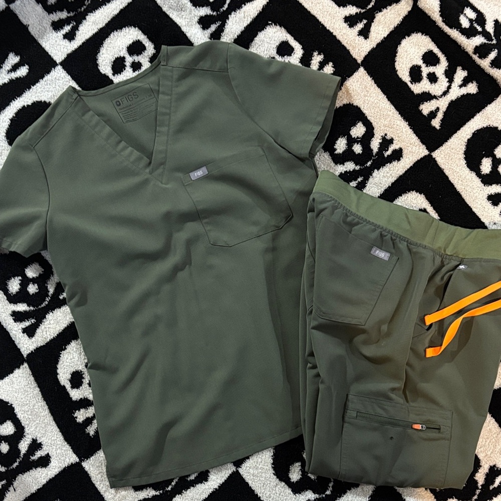 Figs Forest Green Scrub Ensemble